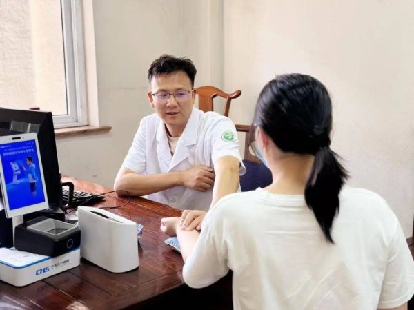 在线配资门户论坛 “濒死感”爆棚！有医院仅一周30多人被“放倒”，最小才7岁！这个习惯赶紧改